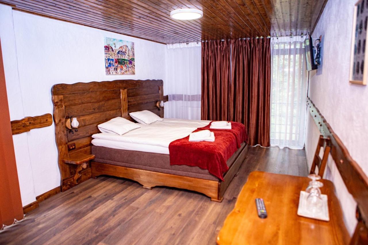 Vila Swe Sar Hotel Curtea De Arges Exterior photo