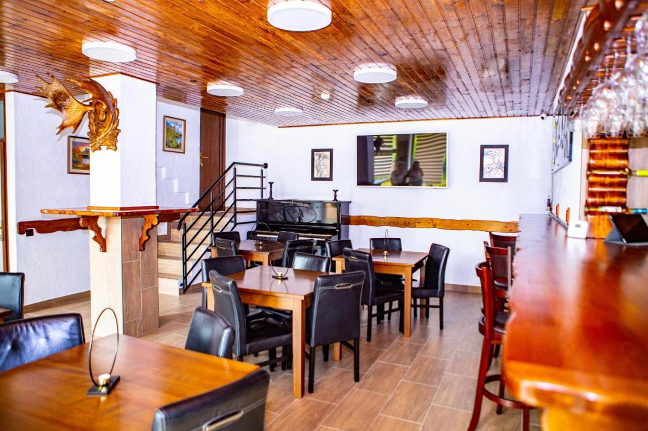 Vila Swe Sar Hotel Curtea De Arges Exterior photo