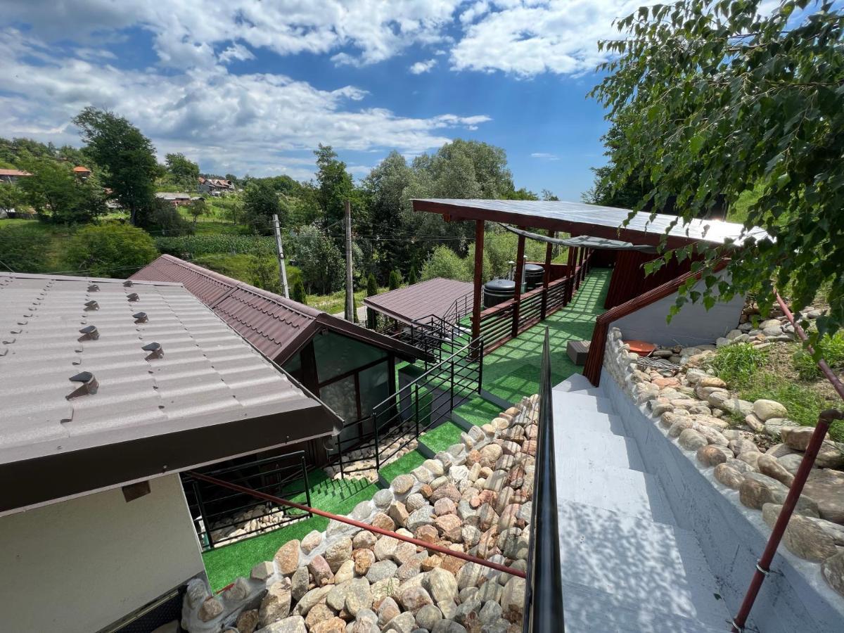 Vila Swe Sar Hotel Curtea De Arges Exterior photo